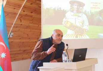 Professional beekeeper Arvidas Moskevicus gave a master class to beekeepers